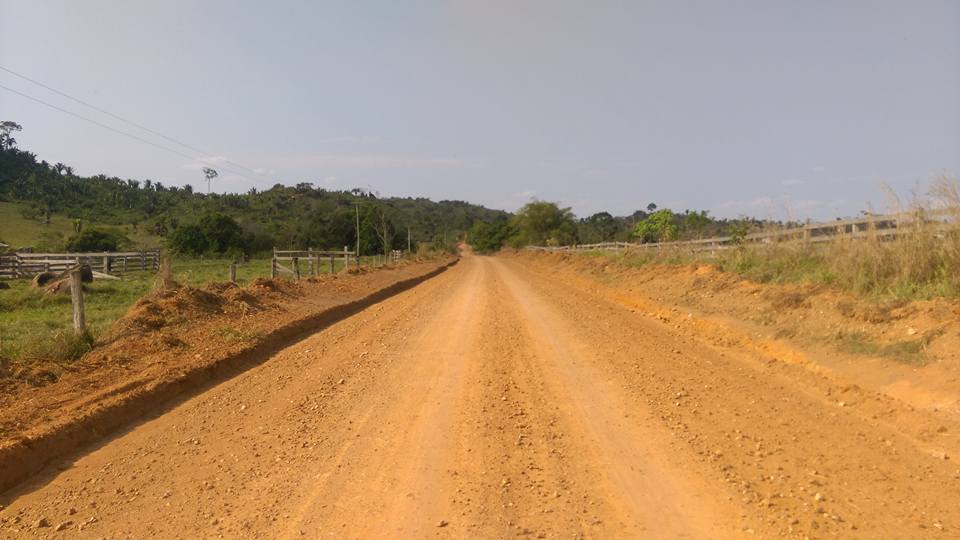 Continuam os serviços de patrolamento e cascalhamento na região de Tarilândia