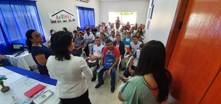 Semdes realiza capacitação com agentes comunitários de saúde sobre programas sociais oferecidos pelo município de Jaru
