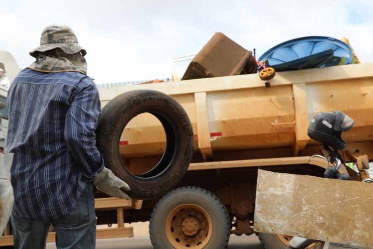 Prefeitura de Jaru realiza mutirão de combate à dengue; ação acontece em toda a cidade até a próxima segunda-feira, 27