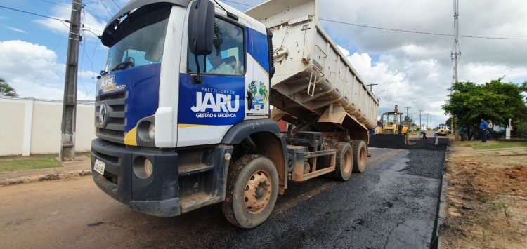 Prefeitura de Jaru realiza megaoperação para resolver problema antigo da Rua Princesa Isabel; obra é realizada com recurso próprio