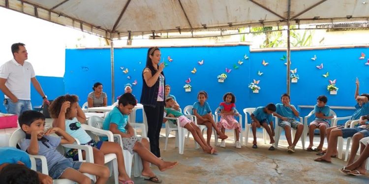 Alunos do serviço de convivência e fortalecimento de vínculos em Jaru recebem orientações sobre direitos e deveres durante atividade realizada pela SEMDES