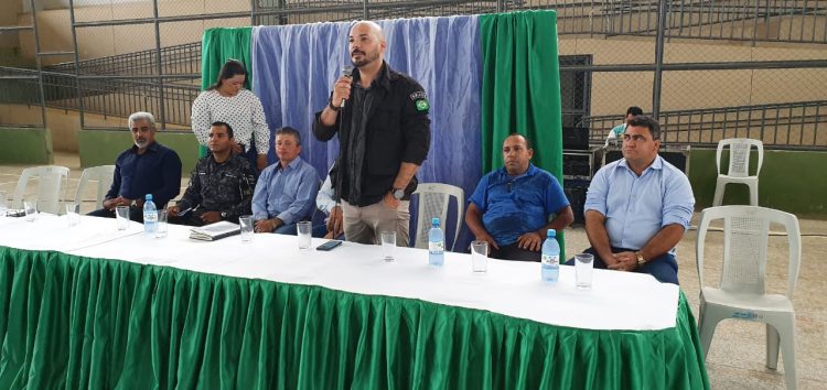 Jovens participam de juramento à bandeira em Jaru