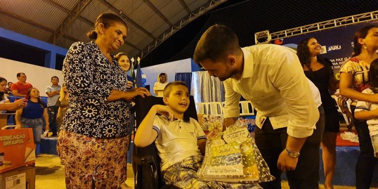 Com recurso próprio, prefeitura de Jaru implanta um dos melhores sistemas de ensino do Brasil em 100% das escolas municipais; mais de cinco mil alunos são beneficiados