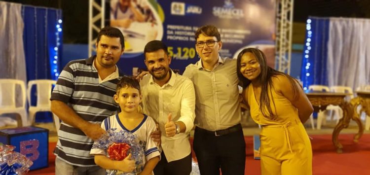 Com recurso próprio, prefeitura de Jaru implanta um dos melhores sistemas de ensino do Brasil em 100% das escolas municipais; mais de cinco mil alunos são beneficiados