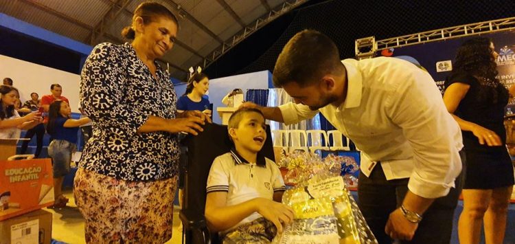 Com recurso próprio, prefeitura de Jaru implanta um dos melhores sistemas de ensino do Brasil em 100% das escolas municipais; mais de cinco mil alunos são beneficiados