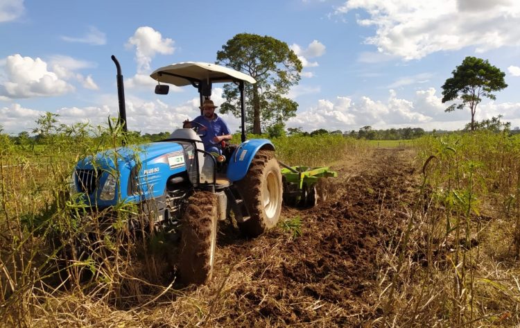 Agricultura familiar: Prefeitura de Jaru beneficia produtores rurais com o programa Terra Tombada