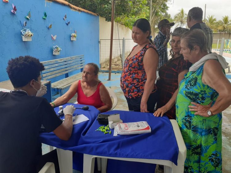 Em Jaru, idosos têm dia especial, com atividades recreativas, atendimento de saúde e oficinas de pintura