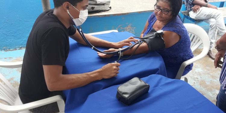 Em Jaru, idosos têm dia especial, com atividades recreativas, atendimento de saúde e oficinas de pintura