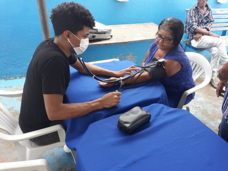 Em Jaru, idosos têm dia especial, com atividades recreativas, atendimento de saúde e oficinas de pintura