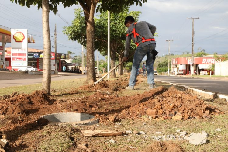 Com recurso próprio prefeitura de Jaru executa segunda etapa do projeto de iluminação de led na Avenida Dom I