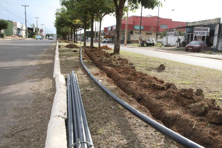 Com recurso próprio prefeitura de Jaru executa segunda etapa do projeto de iluminação de led na Avenida Dom I