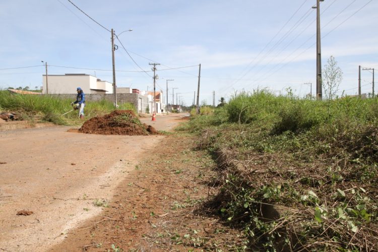 Prefeitura de Jaru promove mutirão de limpeza no residencial Orleans