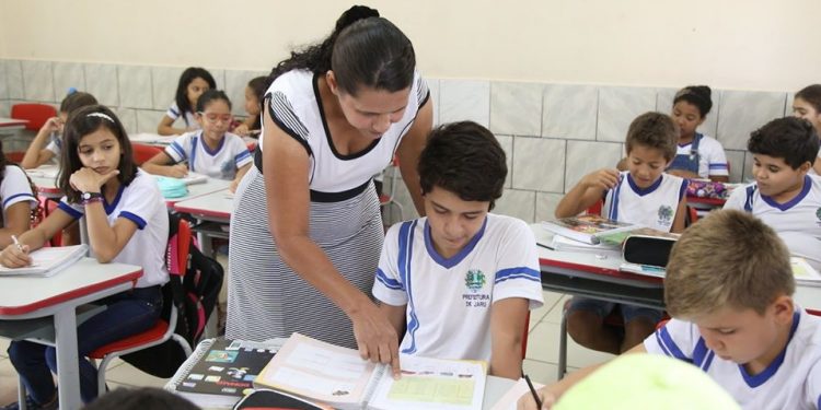 Prefeitura de Jaru concede aumento de salário para os professores da rede municipal de ensino