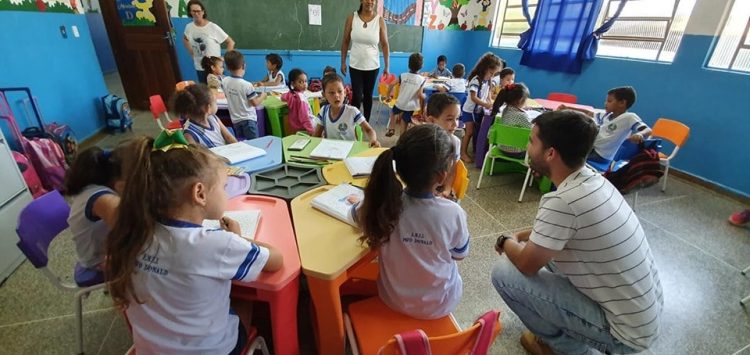 Prefeitura de Jaru concede aumento de salário para os professores da rede municipal de ensino