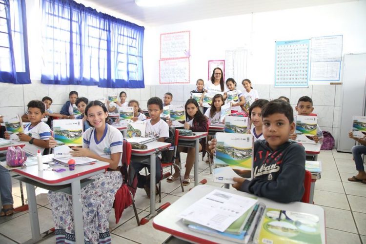 Prefeitura de Jaru concede aumento de salário para os professores da rede municipal de ensino