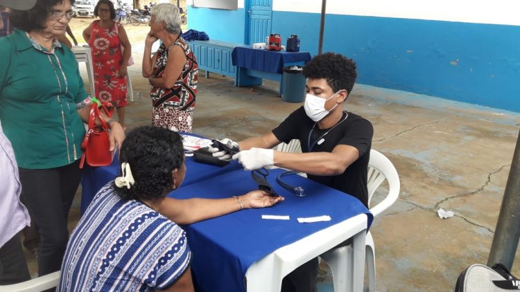 Em Jaru, idosos têm dia especial, com atividades recreativas, atendimento de saúde e oficinas de pintura