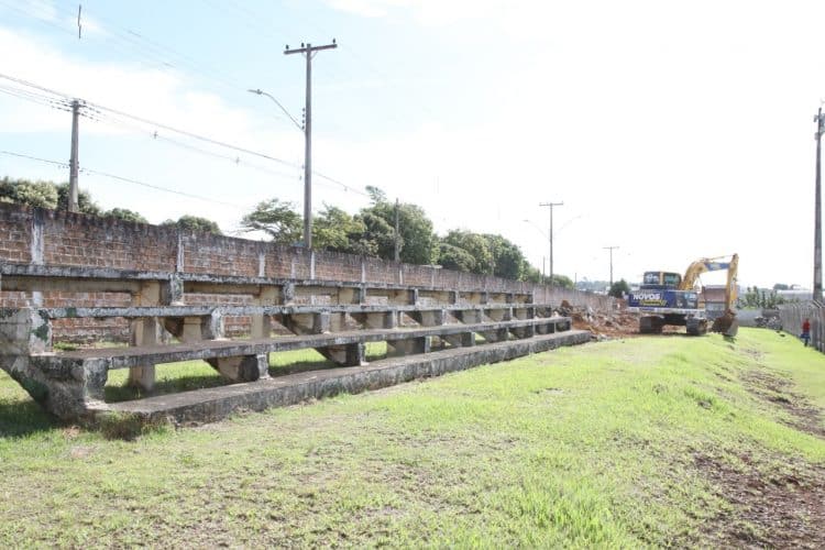 Iniciadas obras de construção da arquibancada no estádio Leal Chapelão em Jaru