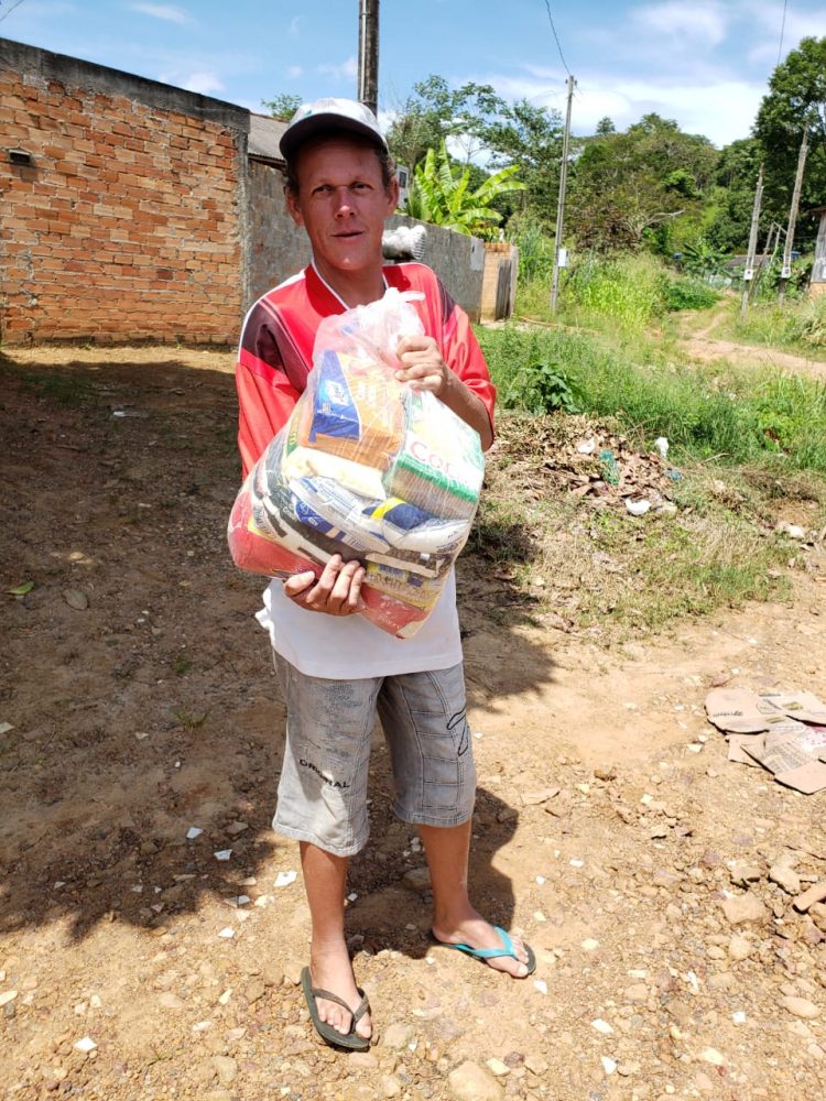 Prefeitura: Famílias de baixa renda cadastradas em programas sociais são beneficiadas com cestas básicas em Jaru