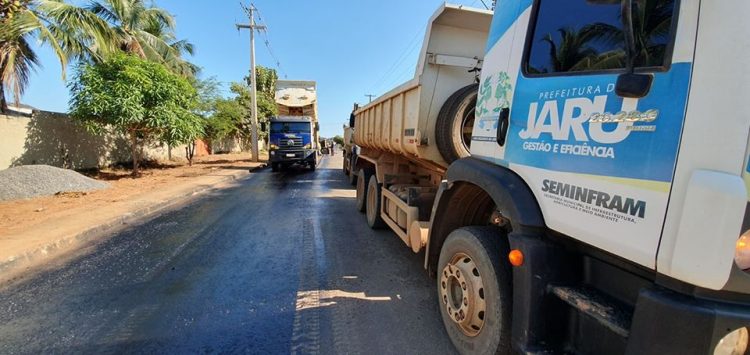 Com recurso próprio prefeitura de Jaru realiza recapeamento asfáltico na Rua Princesa Isabel