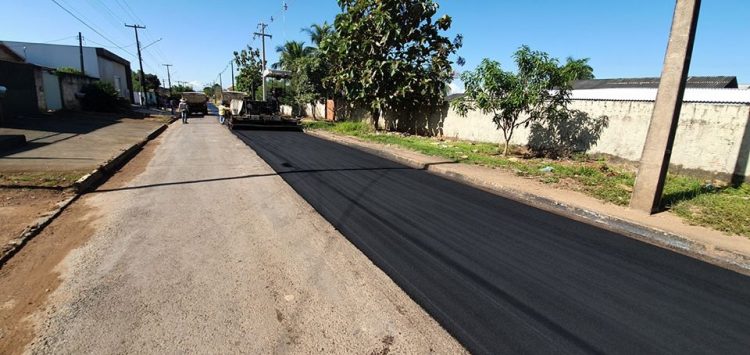 Com recurso próprio prefeitura de Jaru realiza recapeamento asfáltico na Rua Princesa Isabel