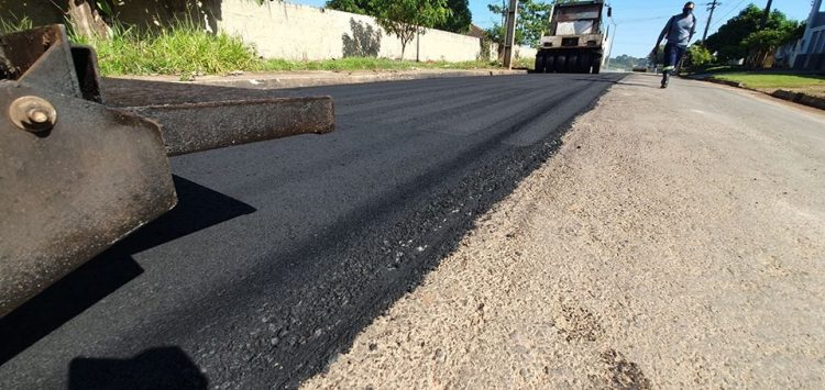 Com recurso próprio prefeitura de Jaru realiza recapeamento asfáltico na Rua Princesa Isabel