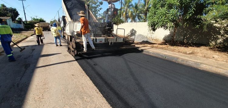 Com recurso próprio prefeitura de Jaru realiza recapeamento asfáltico na Rua Princesa Isabel