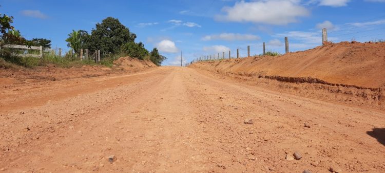 Prefeitura continua com serviços de recuperação das estradas rurais; equipes trabalham na linha 601