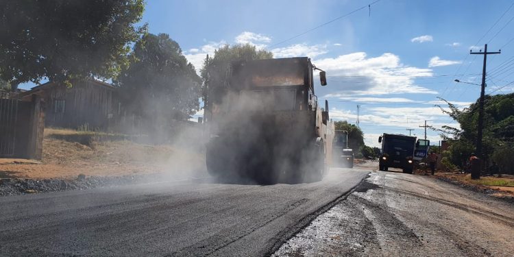 Prefeitura de Jaru conclui serviço de recapeamento asfáltico na Rua Padre Chiquinho