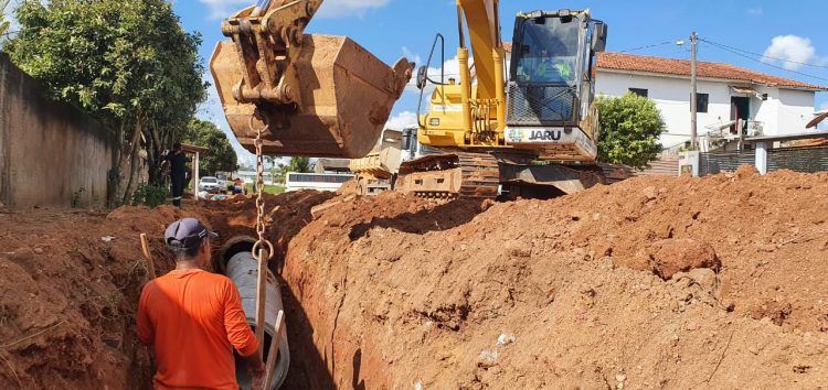 Prefeitura de Jaru realiza megaoperação para recuperar a Avenida Padre Chiquinho no trecho compreende da Rua Belo Horizonte até a Rute Cardoso no setor 07