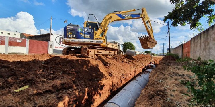 Prefeitura de Jaru realiza megaoperação para recuperar a Avenida Padre Chiquinho no trecho compreende da Rua Belo Horizonte até a Rute Cardoso no setor 07