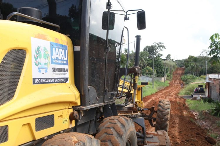 Prefeitura de Jaru trabalha na manutenção de ruas no setor 08
