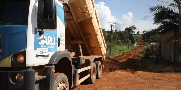 Prefeitura de Jaru trabalha na manutenção de ruas no setor 08
