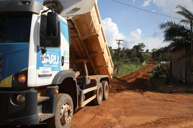 Prefeitura de Jaru trabalha na manutenção de ruas no setor 08
