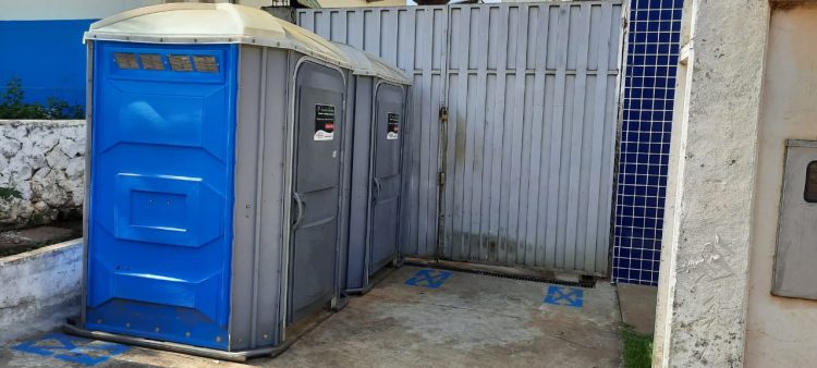 Prefeitura de Jaru instala tendas e organiza fluxo de pessoas que aguardam o auxílio emergencial