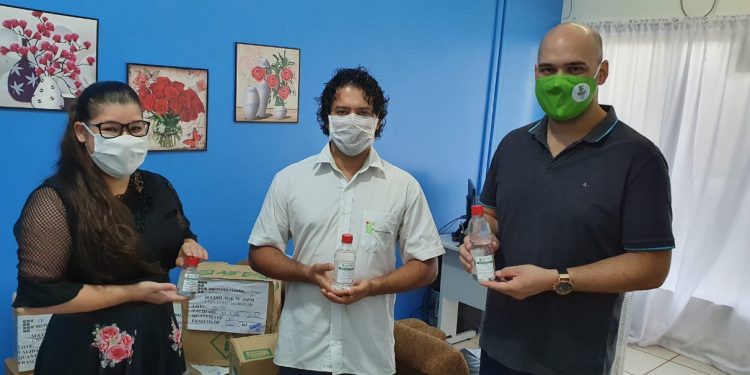 Secretaria de Desenvolvimento Social de Jaru, recebe doação de 150 litros de álcool em gel; produto doado pelo IFRO, campus Jaru será destinado para famílias de baixa renda