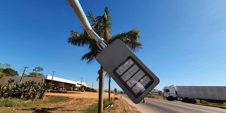 Iluminação BR 364 em Jaru: Empresa inicia implantação dos postes com modernas luminárias de LED