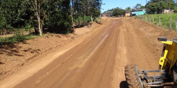 Com frota 100% própria prefeitura de Jaru garante manutenção das estradas rurais em Tarilândia; equipes trabalham na linha 627