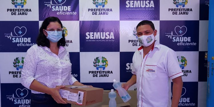 Secretaria de saúde de Jaru recebe doação de Ivermectina e álcool 70%