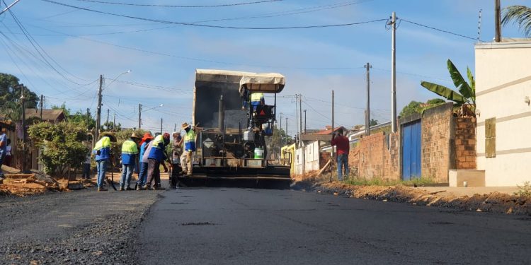 Prefeitura de Jaru resolve antigo problema em trecho da Rua Rio Grande do Sul no setor 05; moradores comemoram a ação
