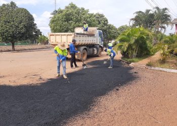 Prefeitura de Jaru realiza manutenção de ruas no distrito de Bom Jesus