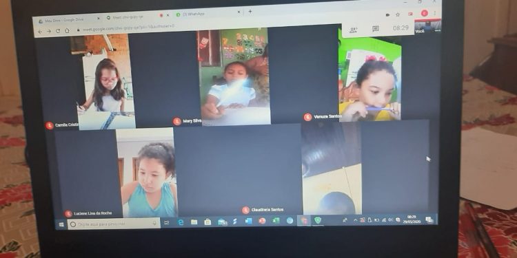 Escola Menézio de Victo realiza aulas através de videoconferência