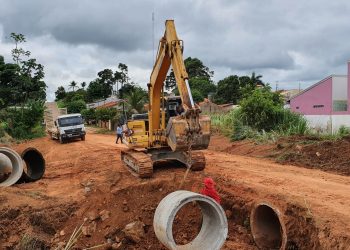 Drenagem urbana: Prefeitura de Jaru amplia bueiro na Rua Padre Chiquinho no setor 01 A
