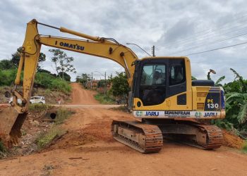 Prefeitura de Jaru realiza serviço de drenagem na Rua Adalberto Gadelha no setor 06