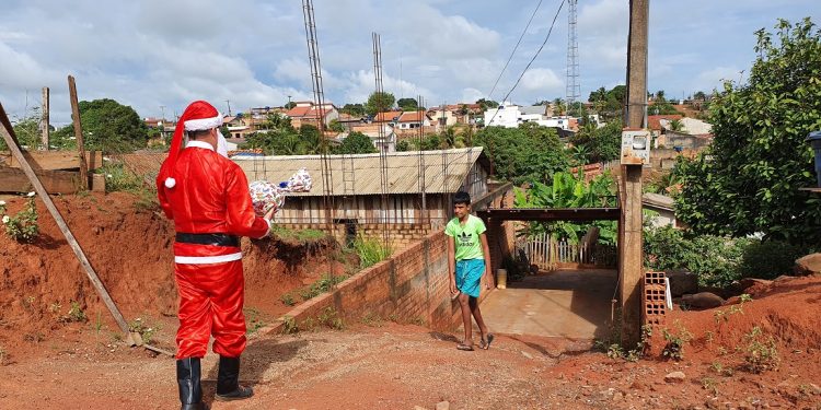 Semdes realiza entrega de presentes da campanha Natal Feliz para crianças do programa Serviço de Convivência e Fortalecimento de Vínculos