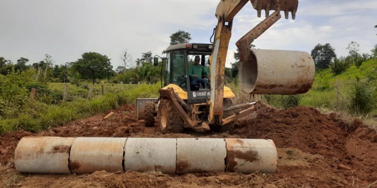 Prefeitura de Jaru mantém equipes em campo para garantir manutenção de estradas rurais durante o período chuvoso