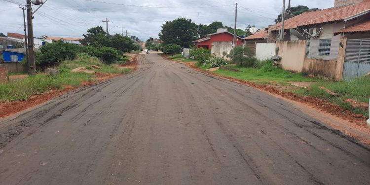 Prefeitura de Jaru realiza manutenção de trecho da rua Afonso José no setor 07
