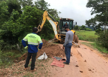 Bueiro na linha 632 que cedeu devido às chuvas é recuperado pela Prefeitura de Jaru