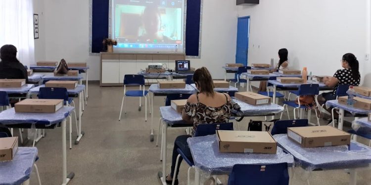 Secretaria de educação de Jaru capacita professores da rede municipal de ensino para o início do ano letivo