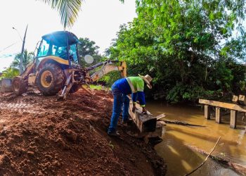 Prefeitura de Jaru recupera ponte de madeira na Rua São Paulo no setor 05