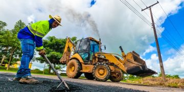 Prefeitura de Jaru continua com a operação tapa buracos pelas ruas do município